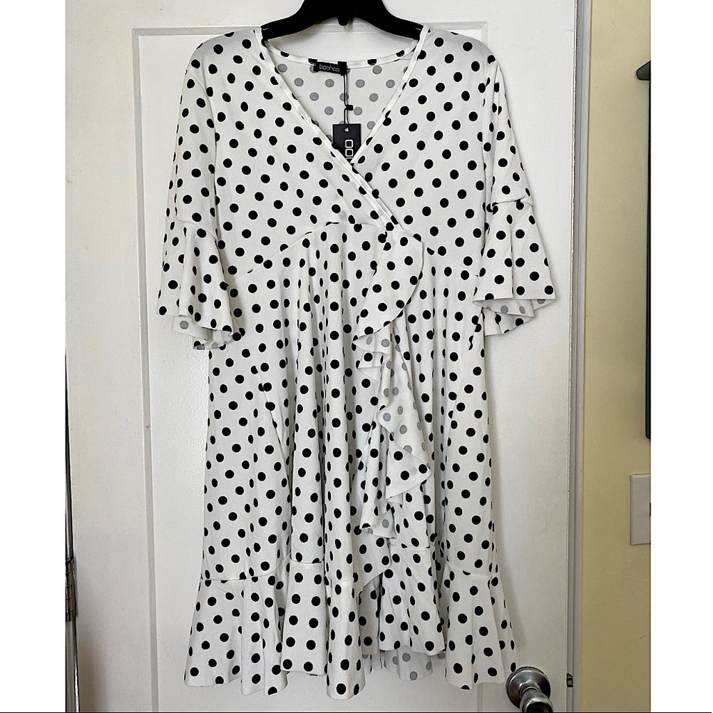 Boohoo Dress. US size 12. Brand New never worn.